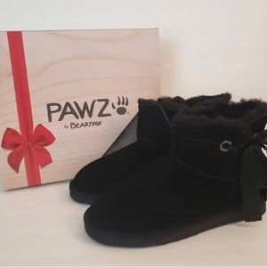 Size 7 Women’s Bearpawz Black never worn
